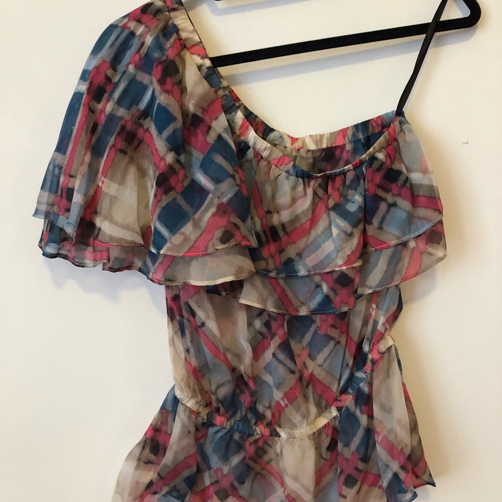 One shoulder top
